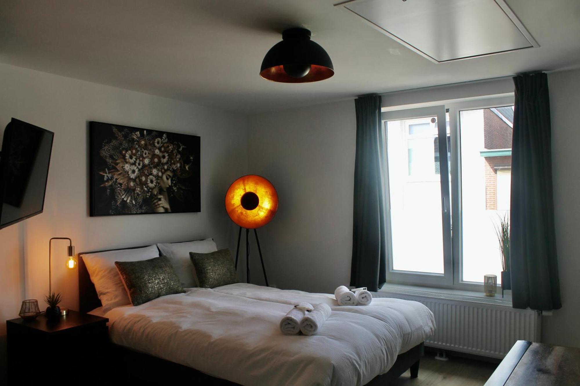 טילבורג B&K Urban City Suites מראה חיצוני תמונה