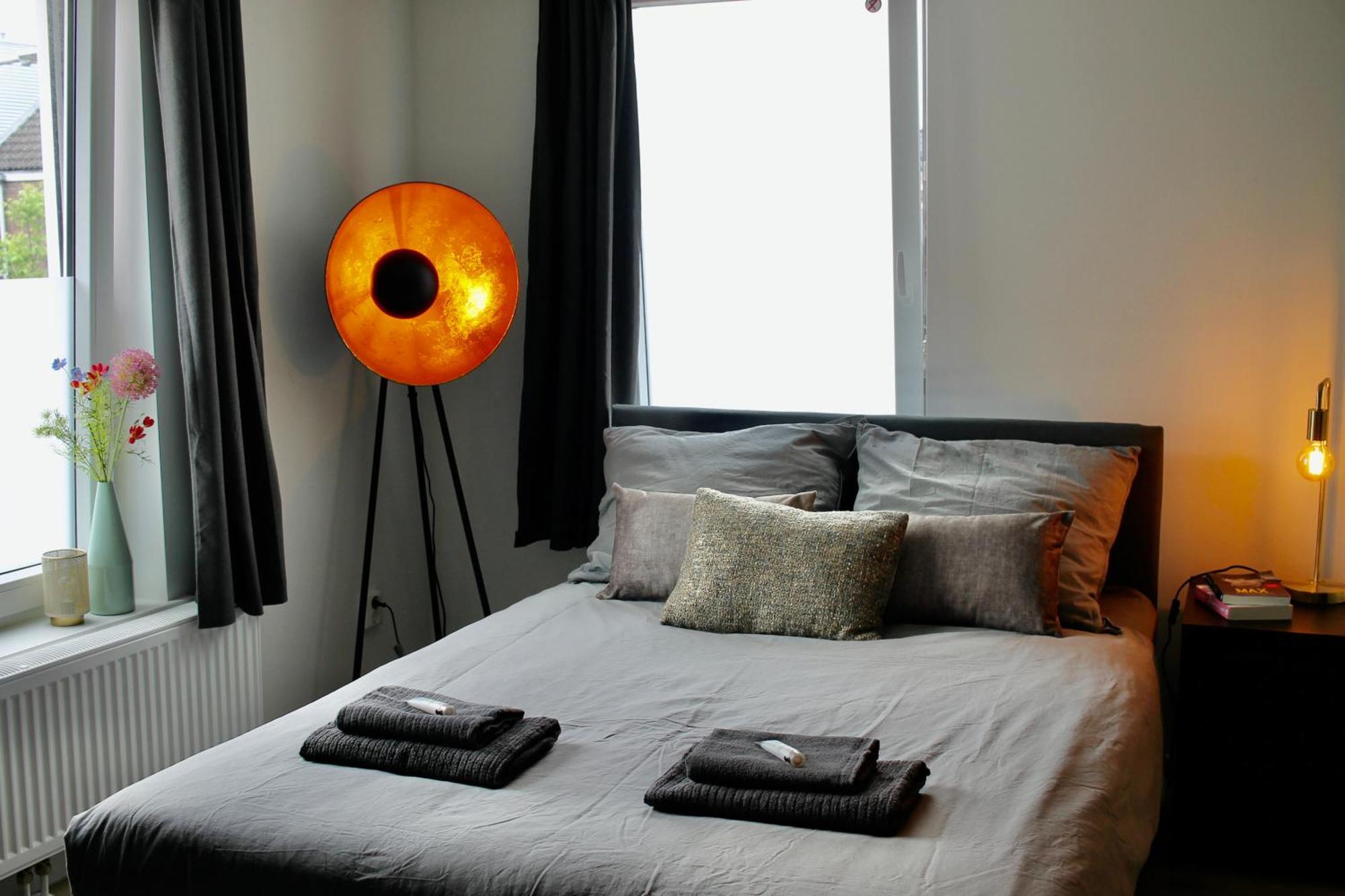 טילבורג B&K Urban City Suites מראה חיצוני תמונה