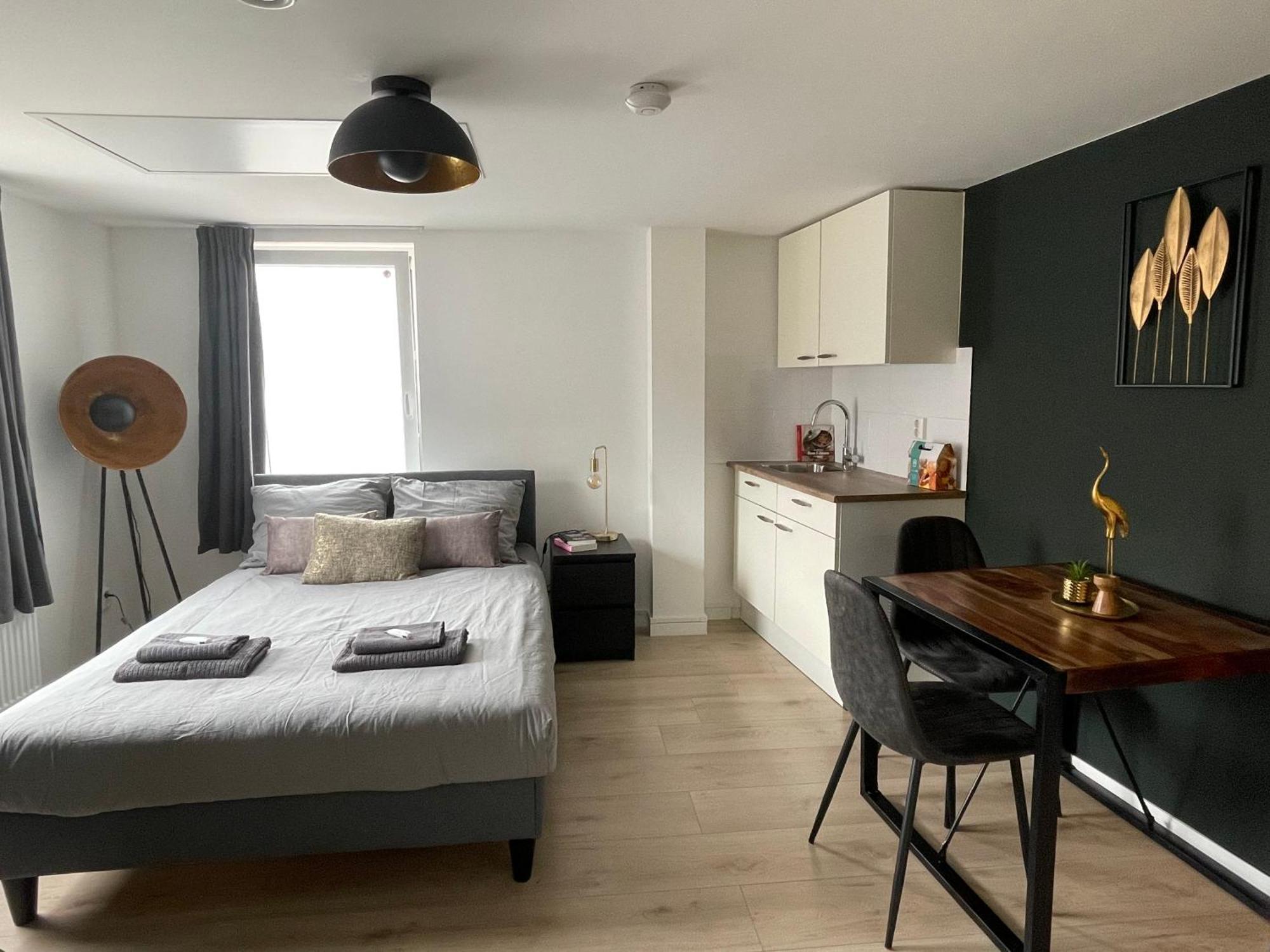 טילבורג B&K Urban City Suites מראה חיצוני תמונה